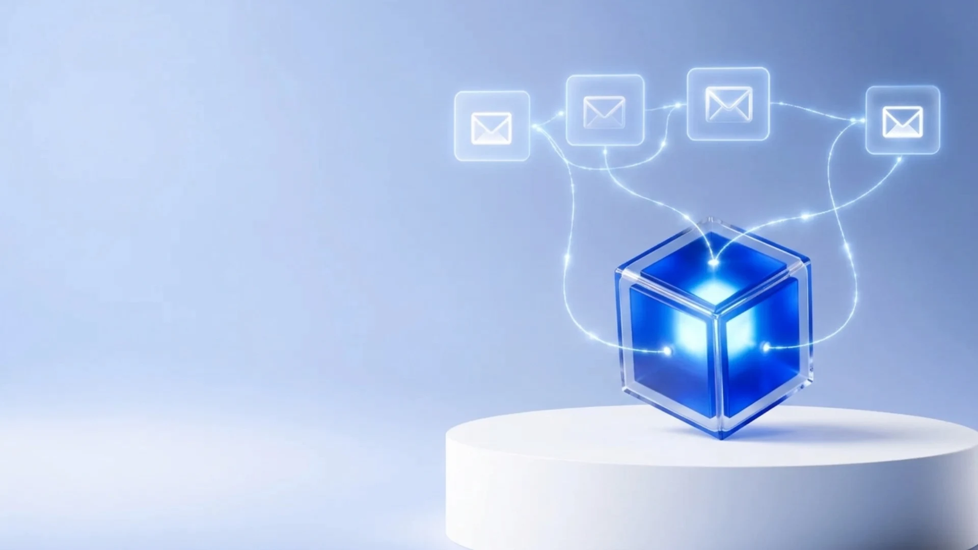 Miniatura materiału (E-mail marketing dla agencji i wielu marek: praca na osobnych kontach): Centralny kobaltowy moduł sterujący na szklanym biurku połączony wiązkami światła z trzema osobnymi kapsułami projektów klientów